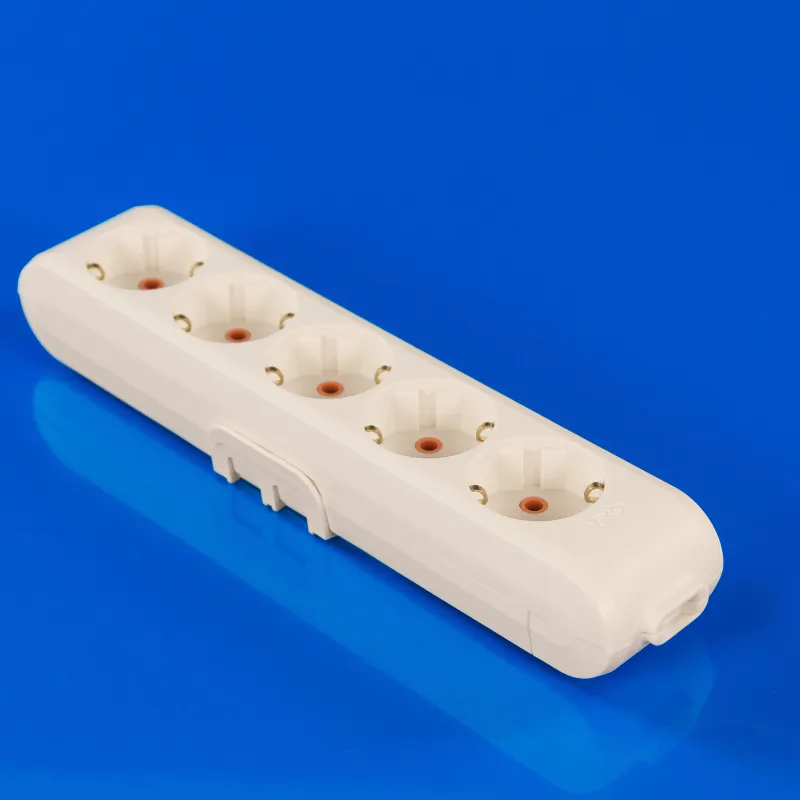 Електрична колодка на 5 розеток із заземленням Viko Power-Block — фото 3