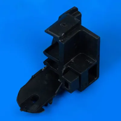 Кріплення скла дверцят духовки (ліве) Beko 250440817
