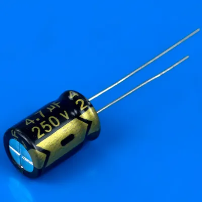 Полярний конденсатор 4,7мкФ 250В