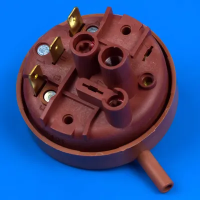 Пресостат (датчик рівня води) для пральної машини Electrolux 1528189028
