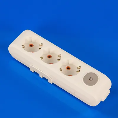 Колодка електрична на 3 розетки із заземленням і вимикачем Viko Triple-Safe