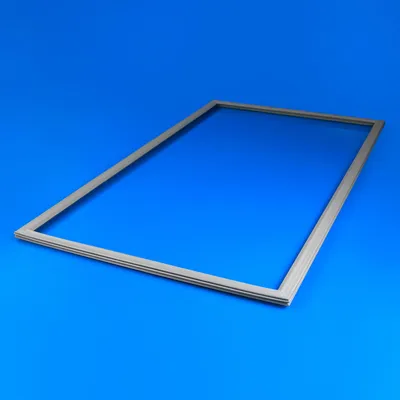 Гумовий ущільнювач дверцят холодильника Indesit C00338276